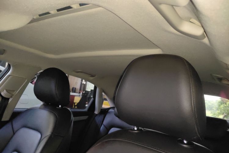 奥迪A4L 2015款 35 TFSI 自动标准型中控内饰22