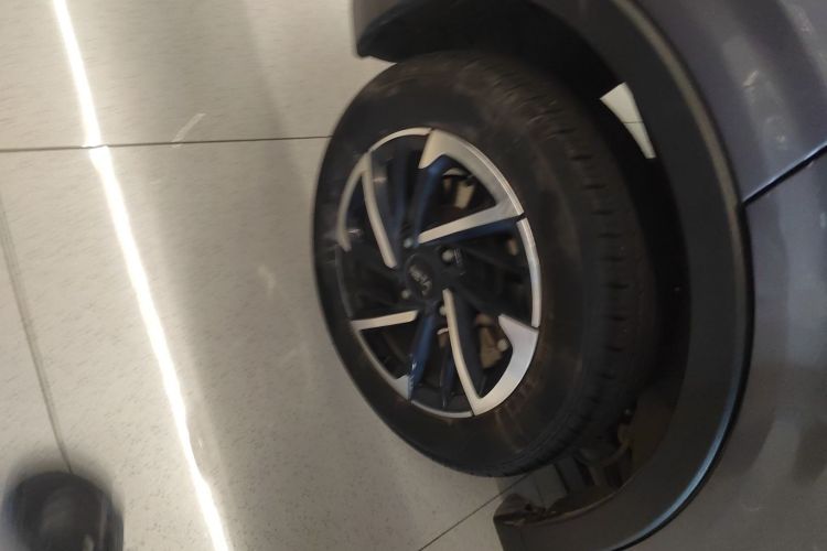 哪吒汽车 哪吒V 2022款 长续航行业定制版车身外观6008