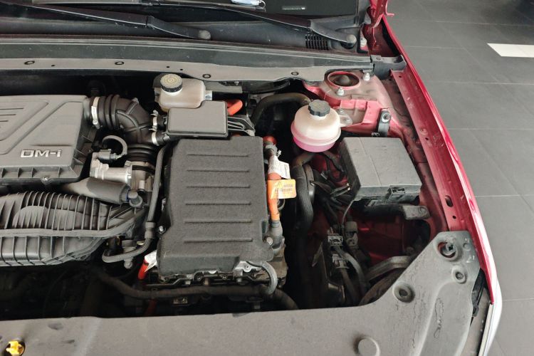 比亚迪 秦PLUS 2023款 冠军版 DM-i 55KM领先型机舱底盘26