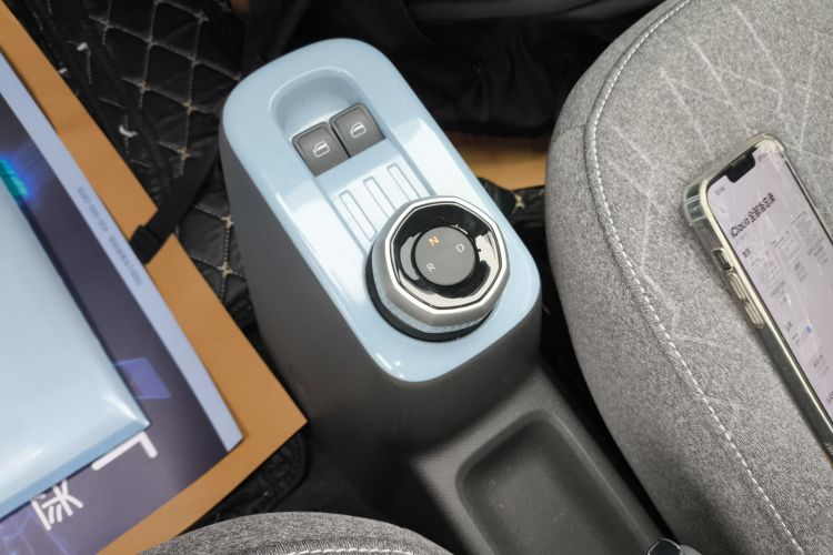 吉利银河 2023款 熊猫mini 120km 萌萌熊中控内饰18