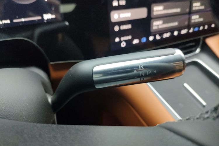 鸿蒙智行 问界M8 2025款 纯电 Max+ 六座四驱版中控内饰18