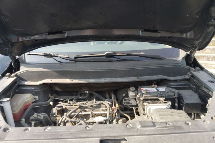 东风风行 风行SX6 2016款 1.6L 手动尊享型机舱底盘24