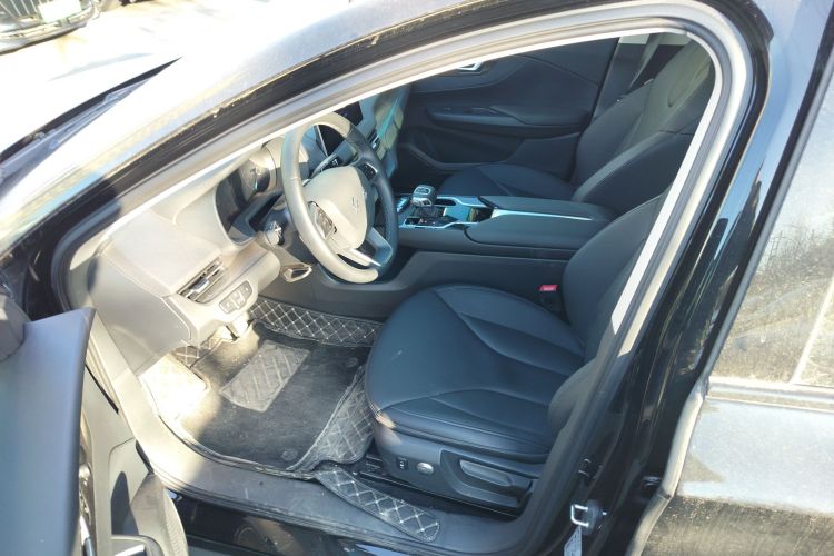 红旗E-QM5 2023款 改款 基础出行版中控内饰7003