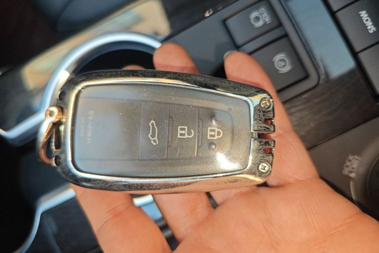 丰田 皇冠陆放 2022款 2.0T 四驱劲享版中控内饰11