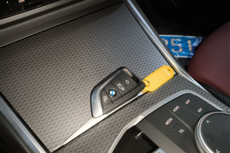 宝马3系 2024款 330i M运动曜夜套装中控内饰11