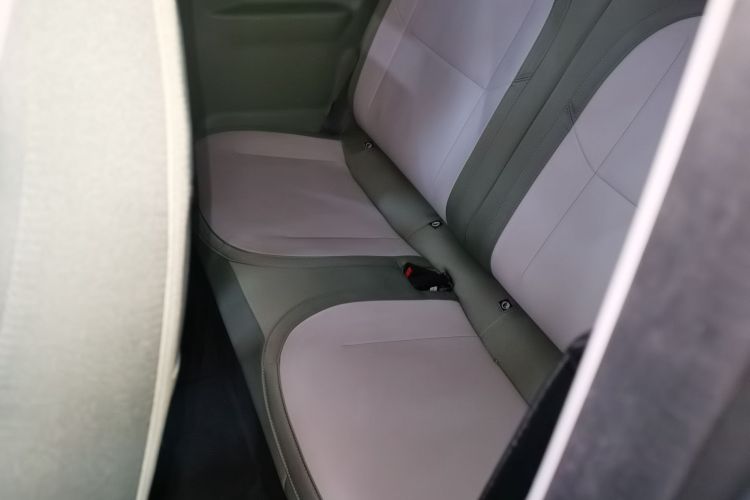 吉利银河 2025款 210km 熊猫骑士中控内饰21