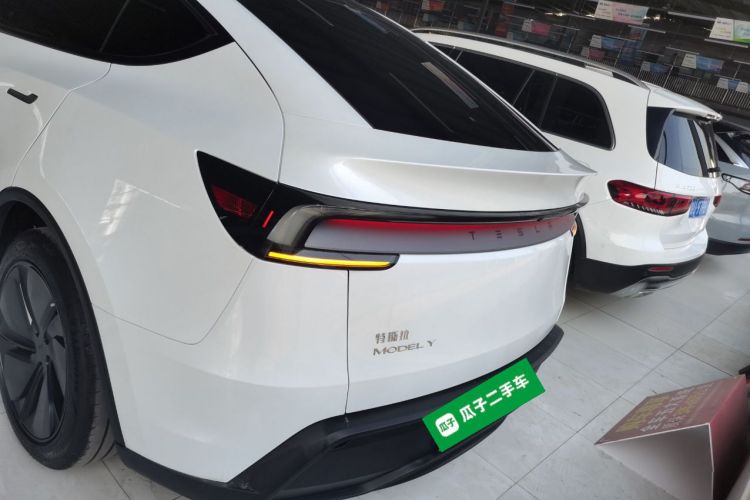 特斯拉 Model Y 2025款 后轮驱动版车身外观6