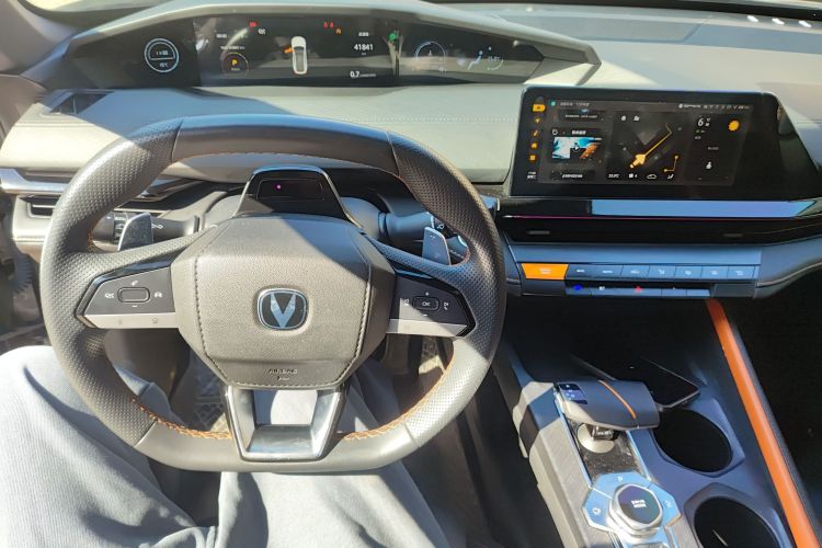 长安UNI-V 2022款 1.5T 尊贵型中控内饰12