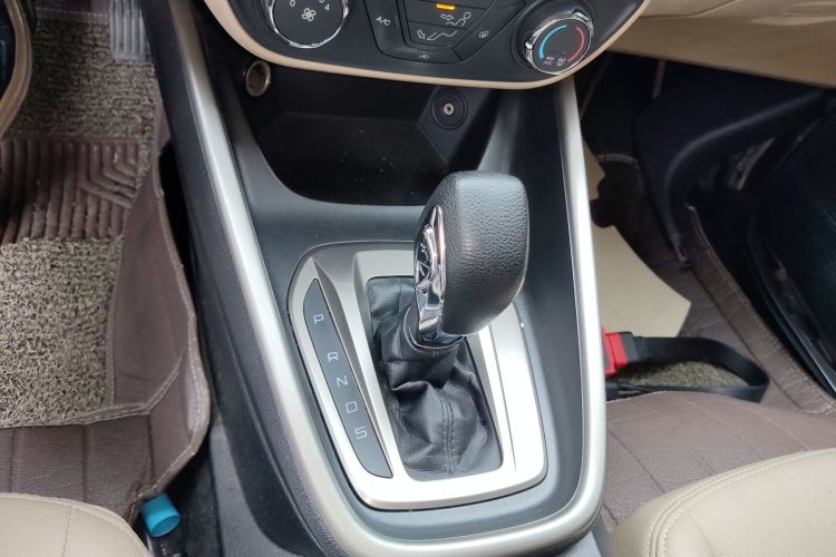 福特 福睿斯 2015款 1.5L 自动舒适型中控内饰18