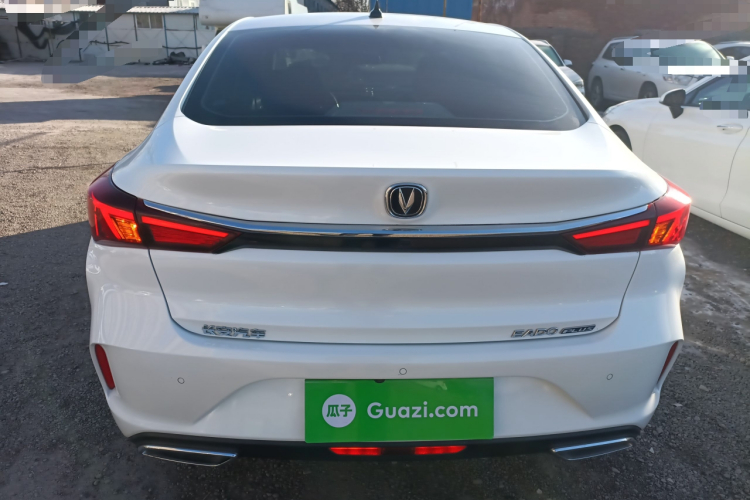 长安 逸动 2020款 PLUS 1.6L GDI 手动豪华型车身外观6