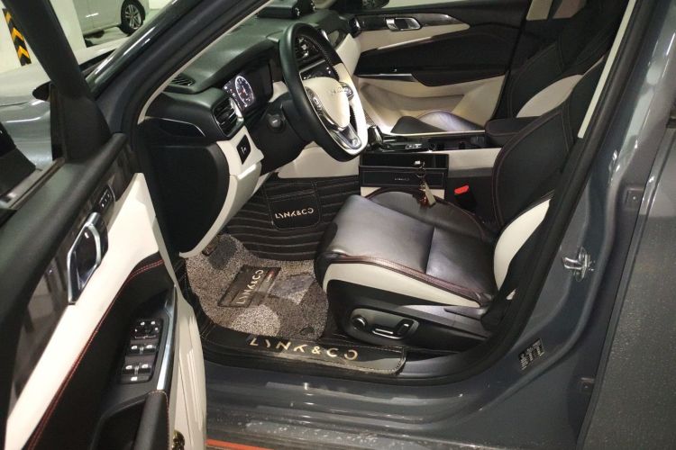 领克02 2018款 1.5T DCT两驱耀Pro版 国V中控内饰7003