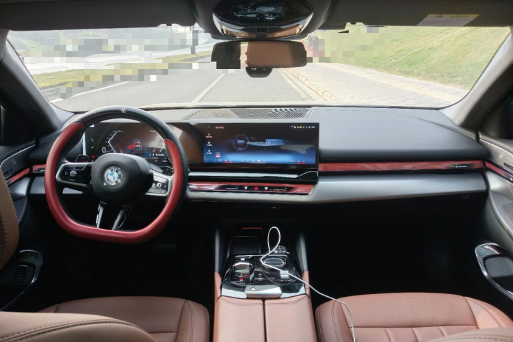 宝马5系 2024款 530Li 领先型 M运动套装中控内饰7002