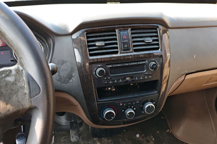 五菱汽车 五菱荣光 2014款 1.2L S 标准型中控内饰16