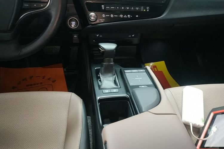 雷克萨斯ES 2021款 200 卓越版局部细节18