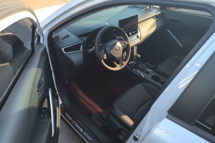 丰田 卡罗拉锐放 2023款 2.0L 精英版中控内饰7003