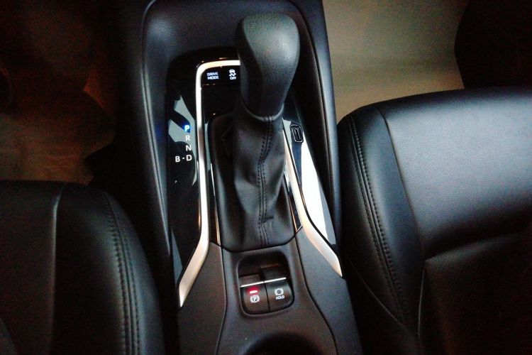 丰田 雷凌 2022款 双擎 1.8H E-CVT领先版中控内饰18