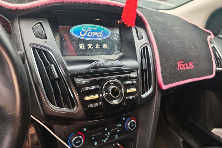 福特 福克斯 2017款 三厢 1.6L 手动风尚型智行版中控内饰16