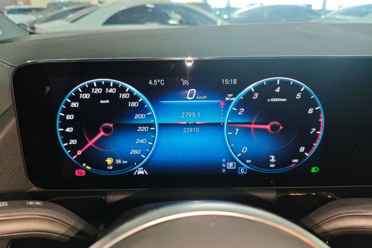 奔驰GLA 2023款 改款 GLA 200中控内饰14