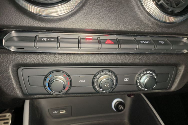 奥迪A3 2018款 30周年年型 Sportback 35 TFSI 时尚型局部细节16