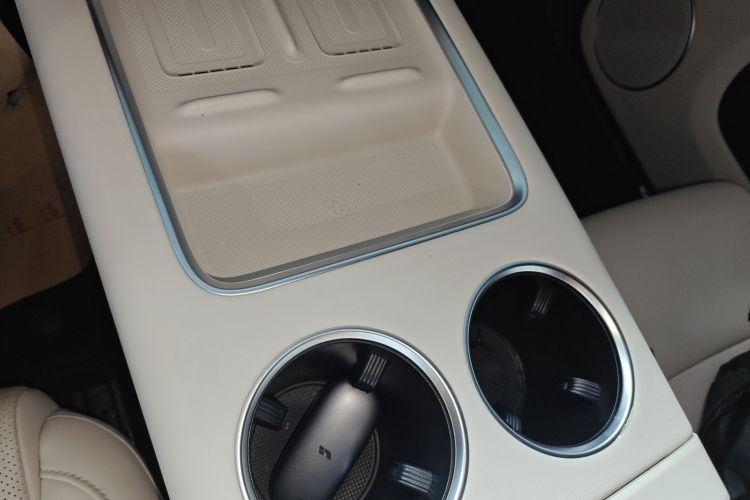 理想汽车 理想L9 2024款 Ultra中控内饰11