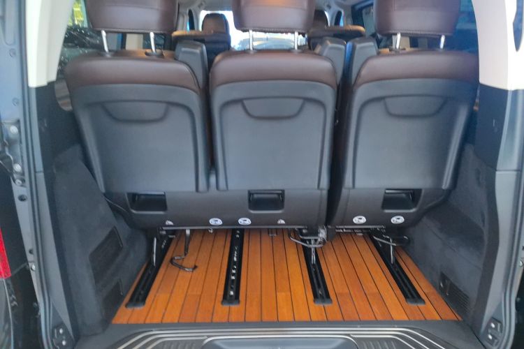 奔驰V级 2021款 V 260 L 长轴距豪华版机舱底盘23