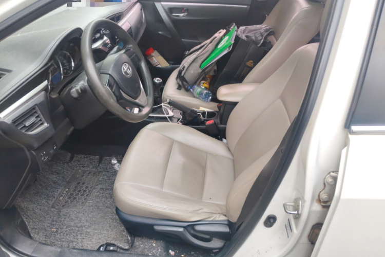 丰田 雷凌 2014款 1.6G 手动精英版中控内饰19