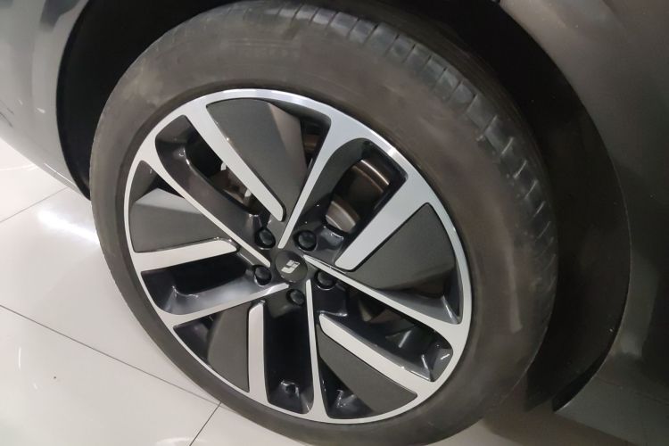 理想汽车 理想L6 2024款 Pro车身外观6008