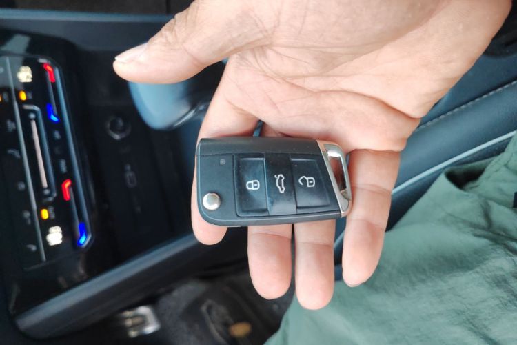 大众 途观L 2022款 330TSI 自动两驱R-Line越享版中控内饰7001