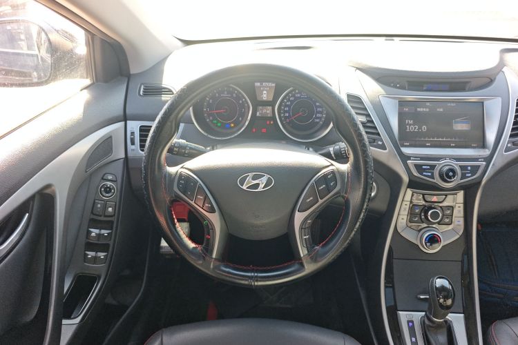 现代 朗动 2016款 1.6L 自动尊贵型中控内饰13