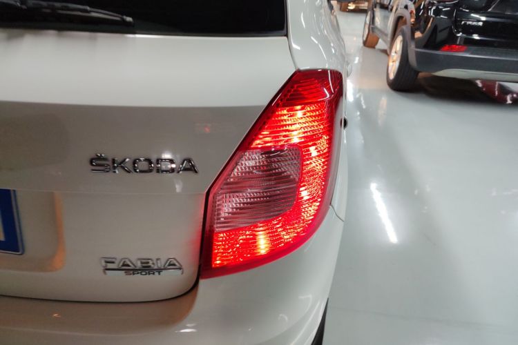 斯柯达 晶锐 2014款 1.6L 自动Sport版车身外观6006