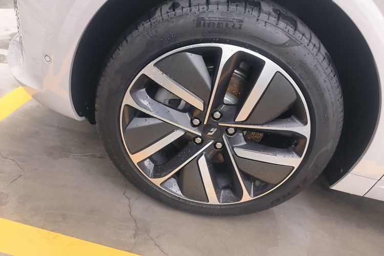 理想汽车 理想L6 2024款 Max车身外观35