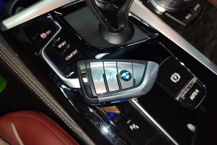 宝马5系 2022款 改款二 525Li M运动套装中控内饰11