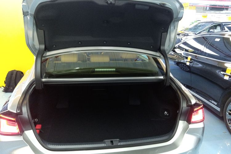 雷克萨斯ES 2025款 200 臻享版机舱底盘23