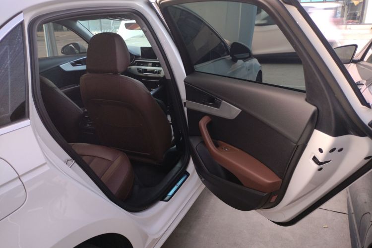 奥迪A4L 2019款 40 TFSI 时尚型 国VI中控内饰45