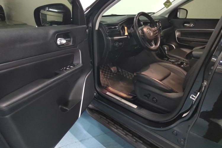 Jeep 大指挥官 2018款 2.0T 两驱进享版 国V中控内饰7003