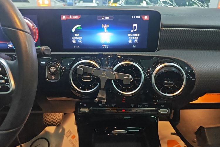 奔驰A级 2020款 改款二 A 180 L 运动轿车中控内饰16