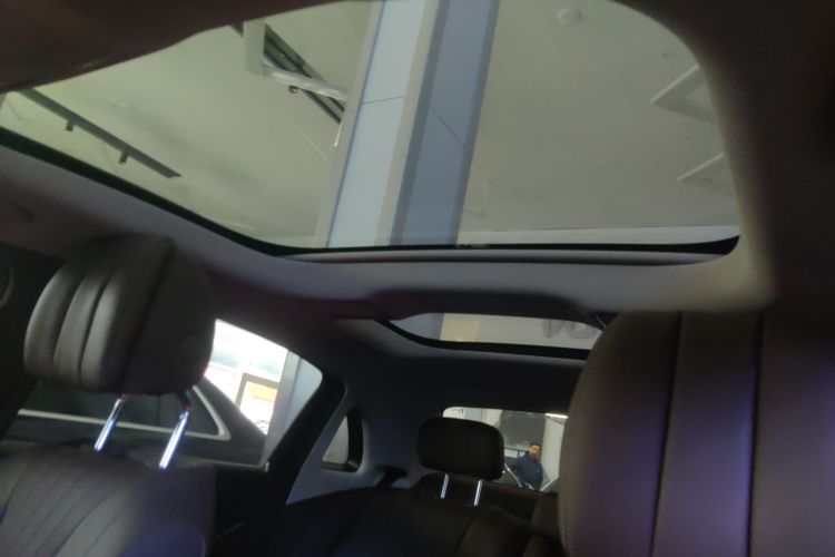 奔驰E级新能源 2022款 E 350 e L 插电式混合动力轿车局部细节22