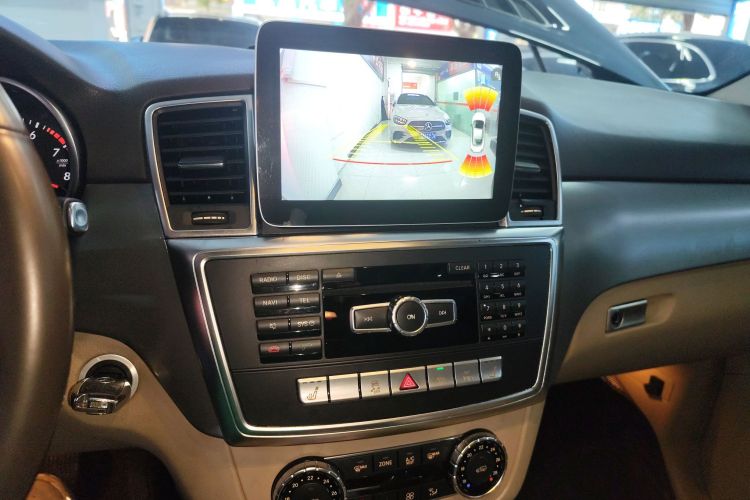 奔驰M级 2015款 ML 320 4MATIC局部细节16