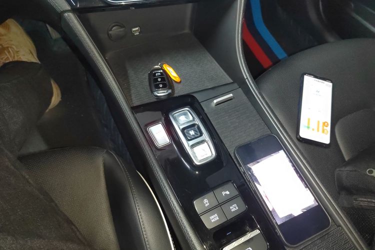 现代 名图 2021款 270TGDi DCT LUX尊贵版中控内饰18