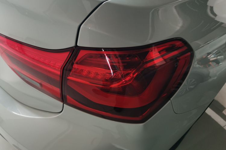 宝马1系 2020款 120i M运动套装车身外观9