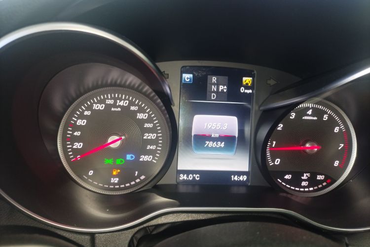 奔驰C级 2018款 C 180 L 时尚型运动版中控内饰14