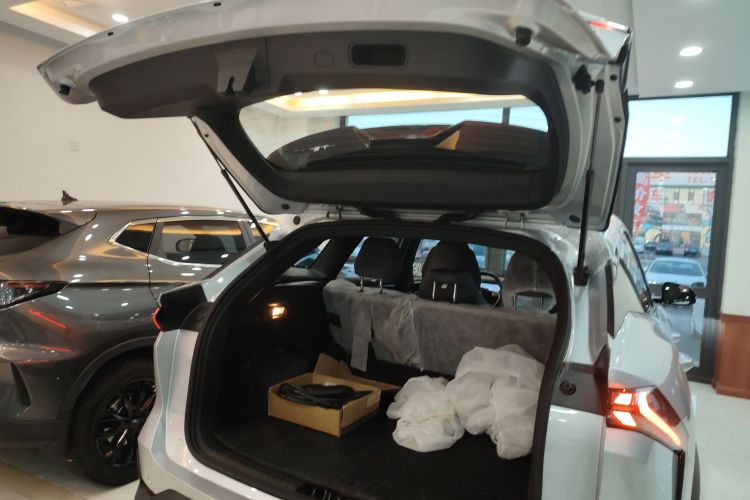 吉利银河 银河L7 2025款 EM-i 115km 远航版机舱底盘23