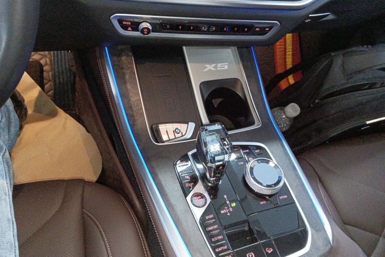 宝马X5 2022款 改款 xDrive 30Li M运动套装中控内饰18