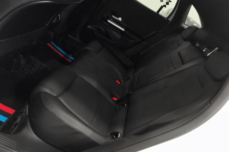 奔驰GLA 2023款 GLA 220中控内饰21