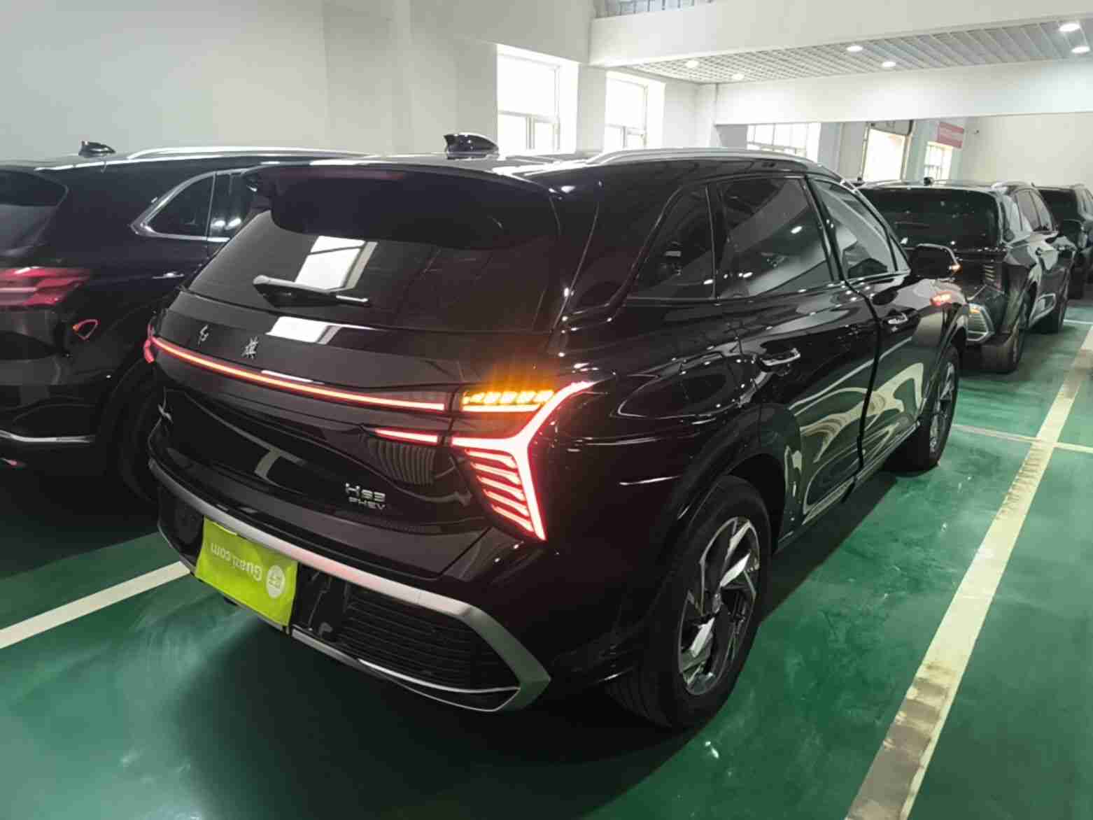 车辆右后45度外观展示