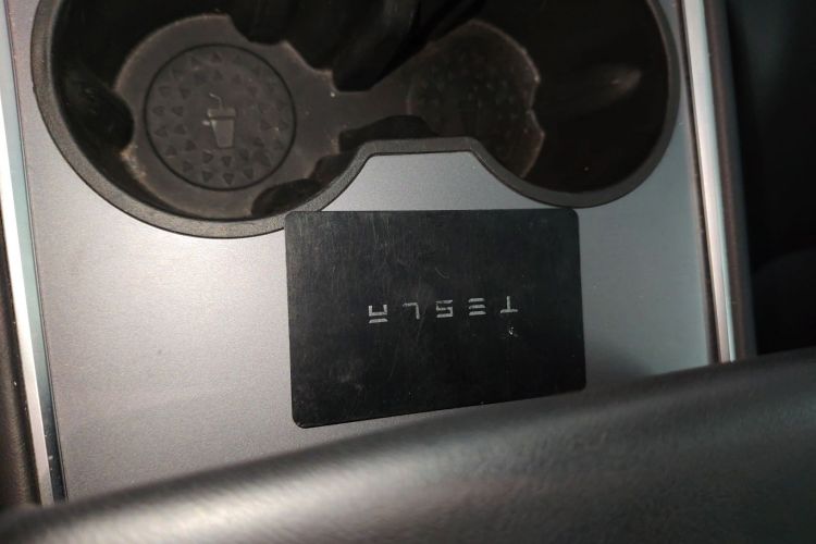 特斯拉 Model Y 2021款 标准续航后驱版中控内饰11