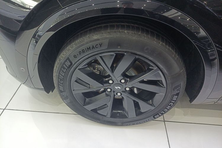 理想汽车 理想L8 2023款 Pro车身外观6007