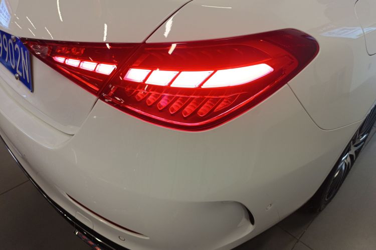 奔驰C级 2023款 C 260 L 运动版车身外观9