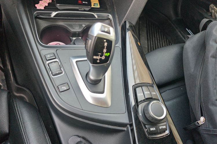 宝马3系 2018款 318i中控内饰18