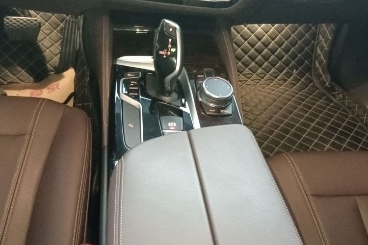 宝马5系 2019款 525Li 豪华套装局部细节18